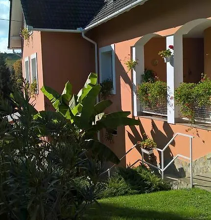 فندق مبيت وإفطار Cseppko Panzio 3*